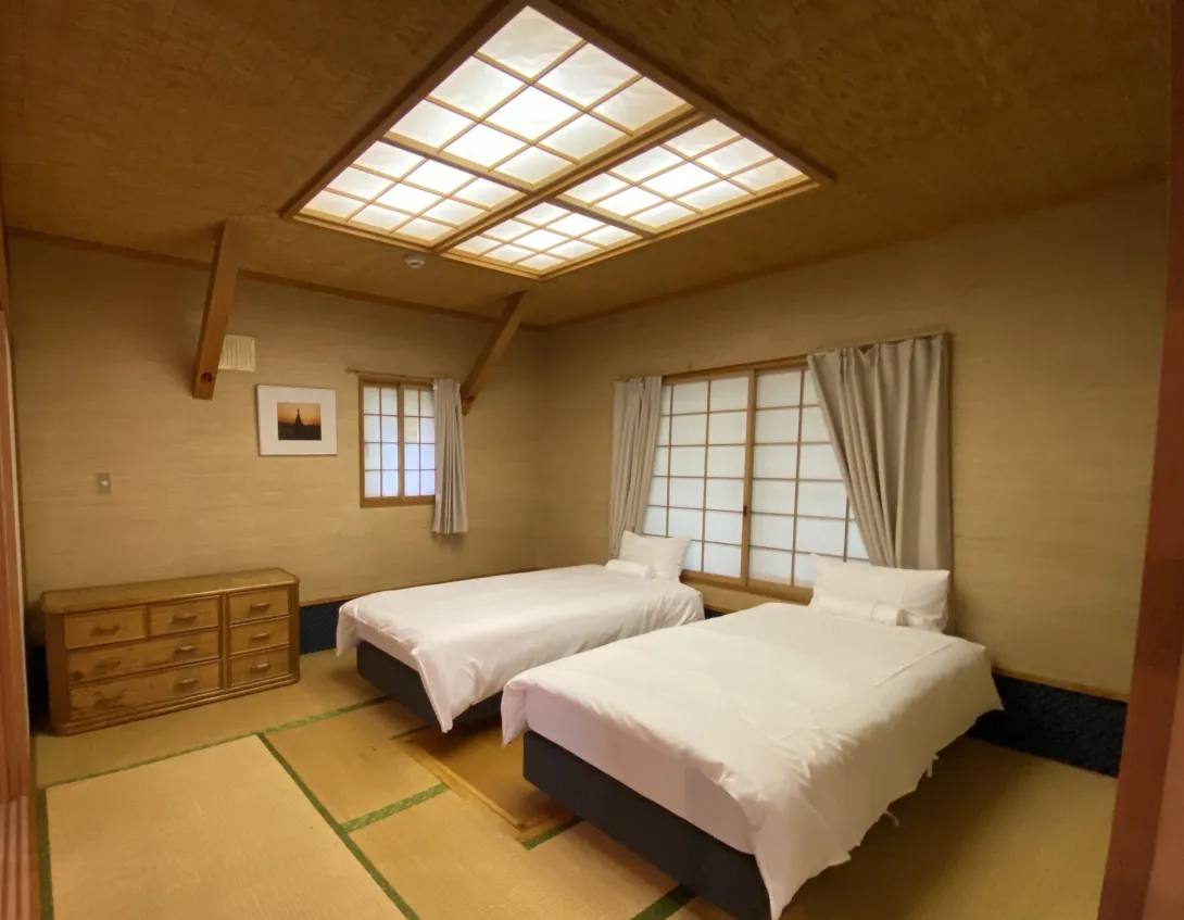 Annupuri Retro Lodge - Bedroom 1